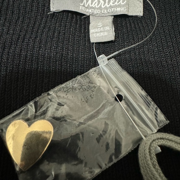 Women’s Marled heart gold button solid black sweater/cardigan small - Picture 8 of 8